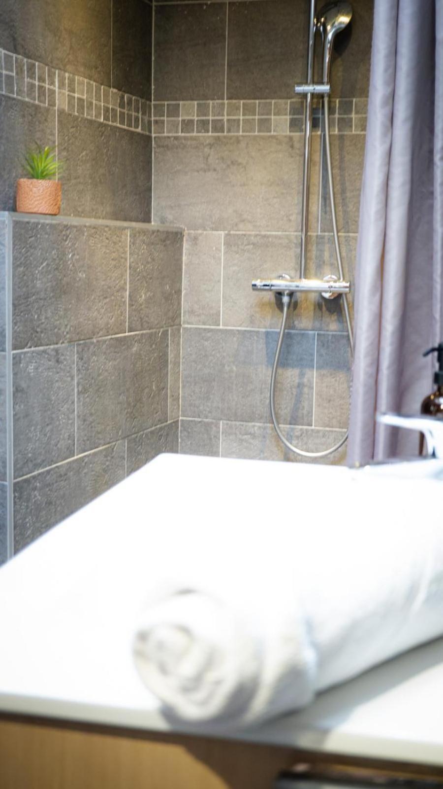 Suit'Home Commerce Angers Exteriér fotografie